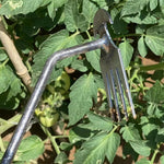Manual weeding tools for gardens